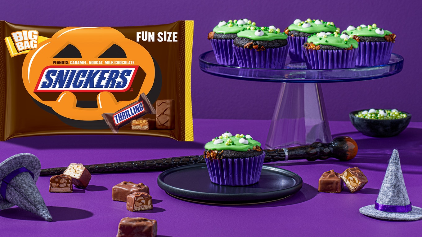 SNICKERS Black Velvet Witches’ Brew Cupcakes