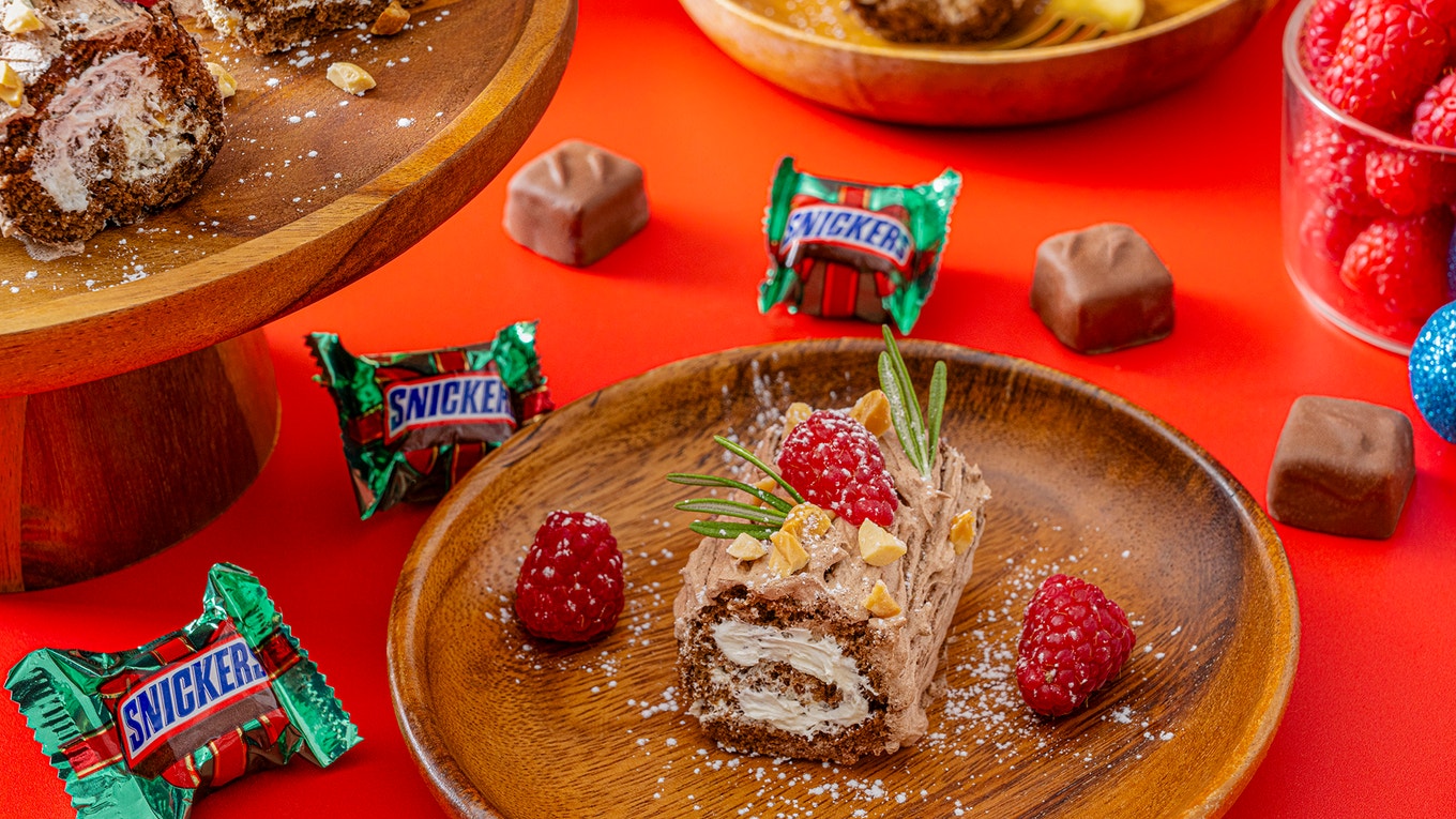 Mini SNICKERS Yule Logs