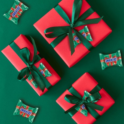 SNICKERS Minis Milk Chocolate Christmas Candy Bars, 10.48 Oz Bag