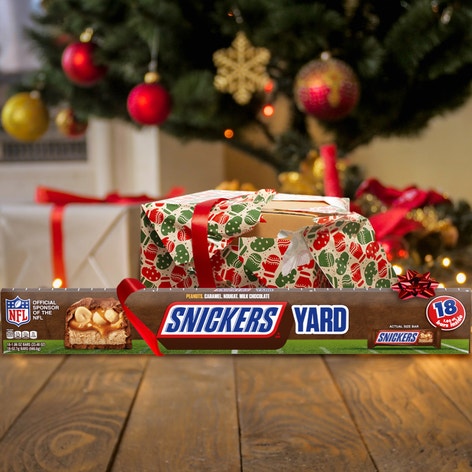 SNICKERS Yard Individually Wrapped Milk Chocolate Christmas Candy Bars, 18 Ct